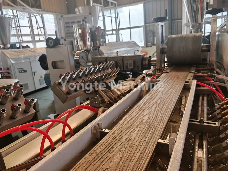 योंगटे ने डब्ल्यूपीसी प्रोफाइल एक्सट्रूज़न लाइन को अनुकूलित करने में क्लाइंट की सहायता की है जिसके परिणामस्वरूप आउटपुट दक्षता में 40% की वृद्धि हुई है