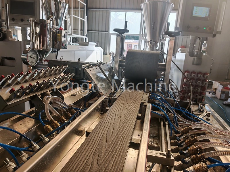 मशीन ने प्लास्टिक की बर्बादी को डब्ल्यूपीसी प्रोफाइल में बदल दिया