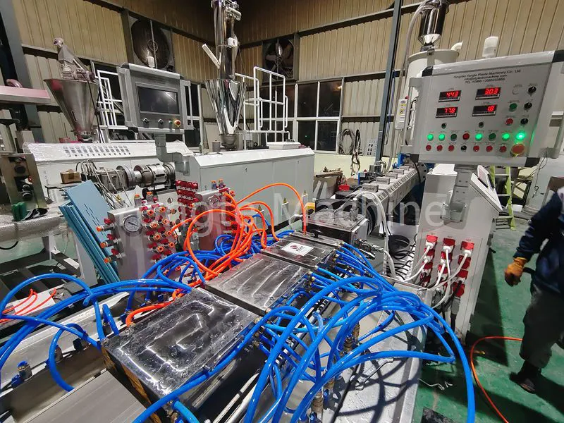 प्लास्टिक लकड़ी बाहर निकालना लाइन